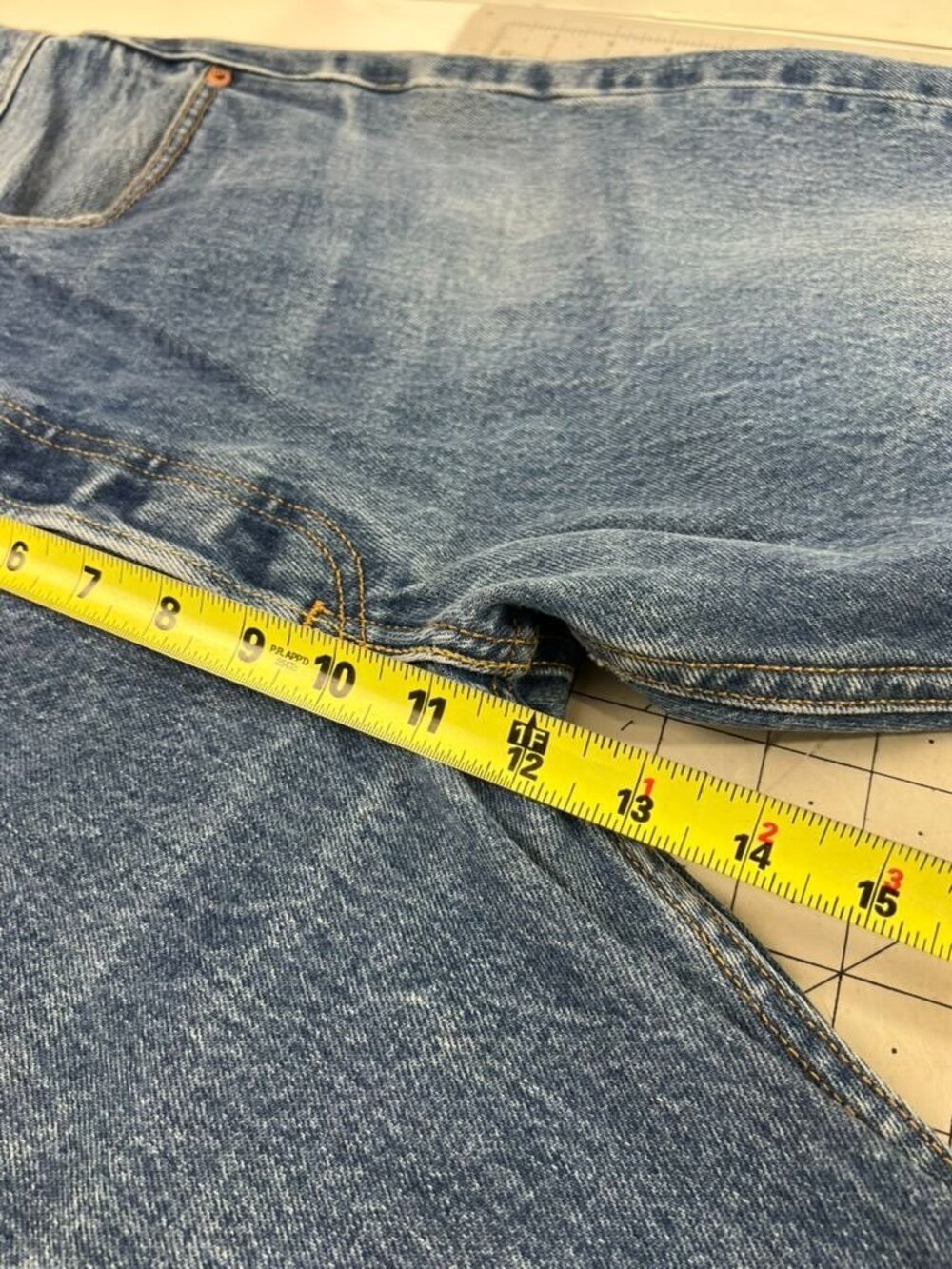 Levi’s 501 Men’s Blue Denim Jeans W38 L34 Straight Fit Classic Button Fly 36x31 - Picture 8 of 13